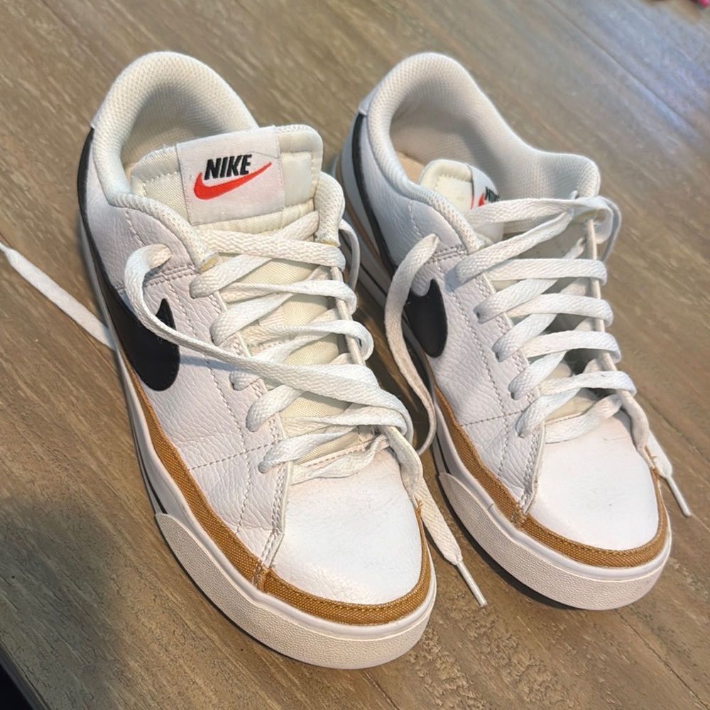 Nike Legacy Court Women